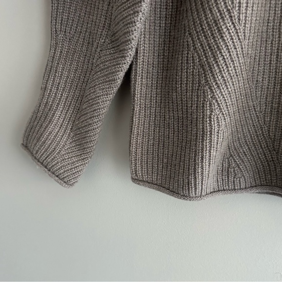 Club Monaco 100% Cashmere V-Neck Sweater Womens Size Large - Picture 5 of 15